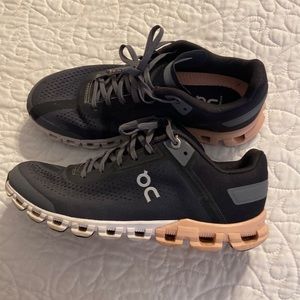 On Running Cloudflow running shoes